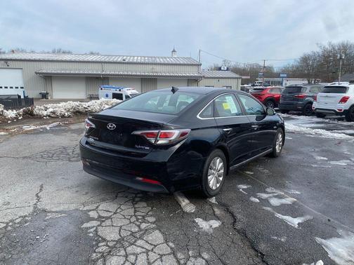 2017 Hyundai SONATA Hybrid SE
