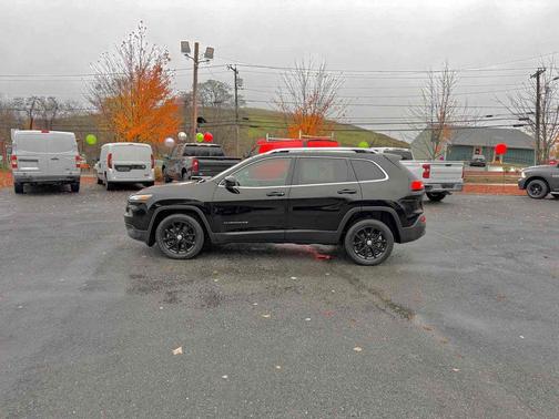 Diamond Black Crystal Pearlcoat 2018 Jeep Cherokee Latitude