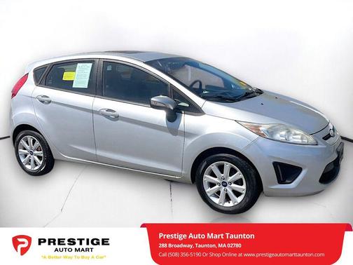 Ingot Silver Metallic 2013 Ford Fiesta SE