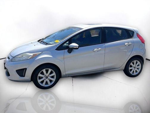 Ingot Silver Metallic 2013 Ford Fiesta SE