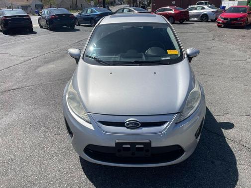 Ingot Silver Metallic 2013 Ford Fiesta SE