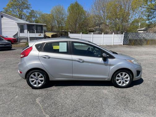Ingot Silver Metallic 2013 Ford Fiesta SE