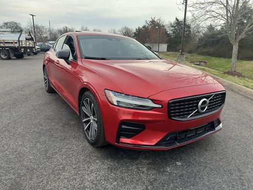2022 Volvo S60 T5 Momentum