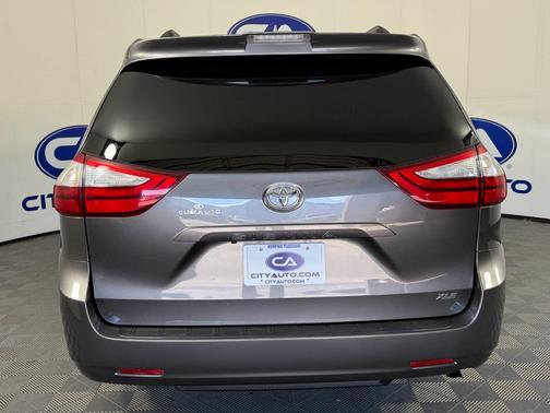2019 Toyota Sienna XLE
