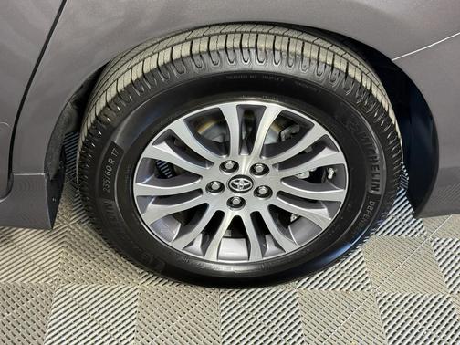 2019 Toyota Sienna XLE