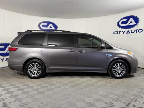 2019 Toyota Sienna XLE