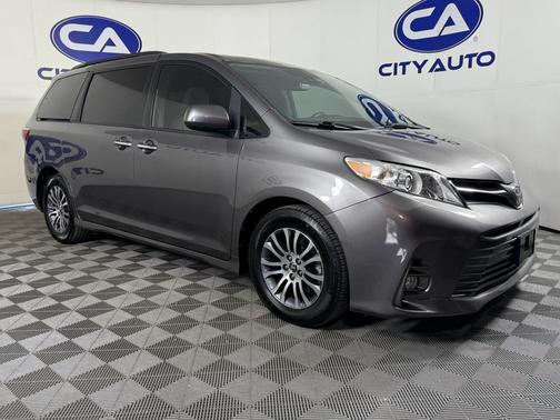 2019 Toyota Sienna XLE