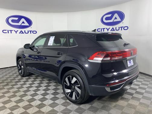 2025 Volkswagen Atlas Cross Sport 2.0T SE w/Technology 4MOTION