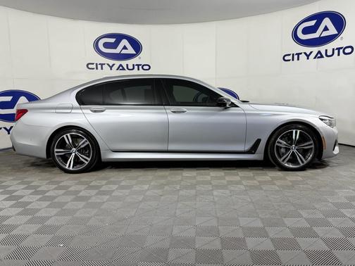 2016 BMW 740 740i