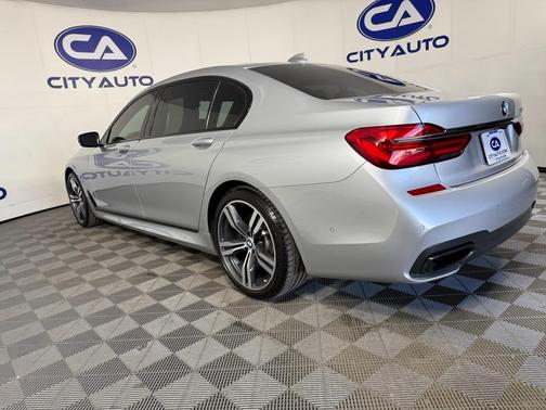 2016 BMW 740 740i