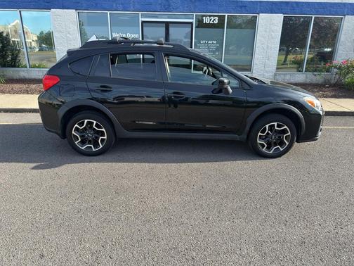 Crystal Black Silica 2017 Subaru Crosstrek 2.0i Premium
