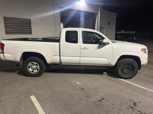 2017 Toyota Tacoma SR