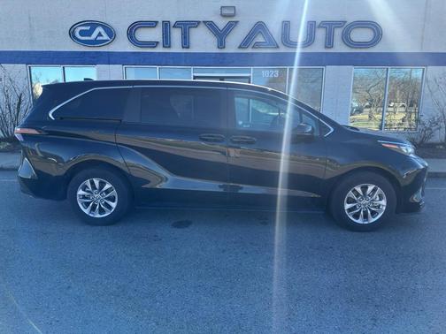 2024 Toyota Sienna LE