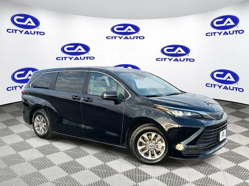 2024 Toyota Sienna LE