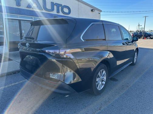 2024 Toyota Sienna LE