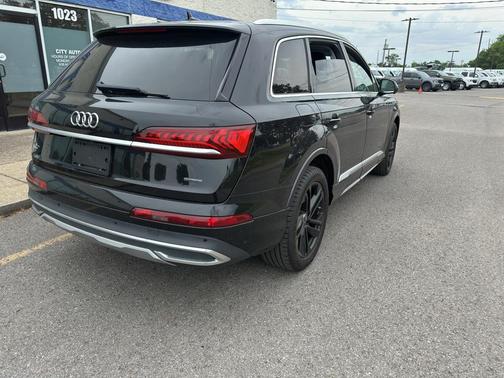 Mythos Black Metallic 2022 Audi Q7 55 Premium Plus