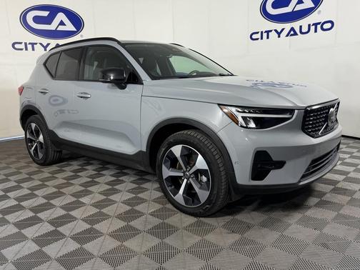 2024 Volvo XC40 B5 Plus Dark Theme