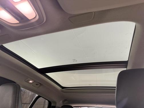 2024 Volvo XC40 B5 Plus Dark Theme