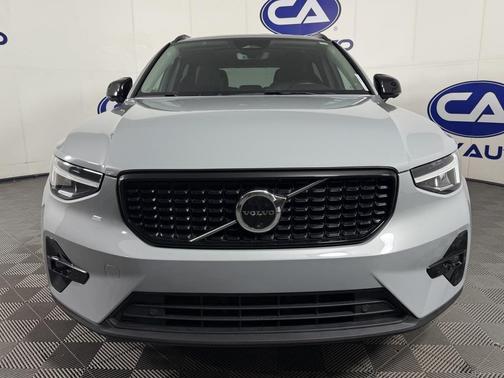 2024 Volvo XC40 B5 Plus Dark Theme
