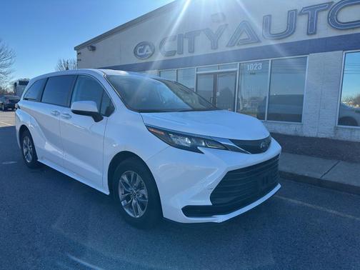 2024 Toyota Sienna LE