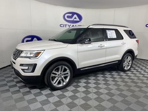 White Platinum Metallic Tri-Coat 2017 Ford Explorer XLT