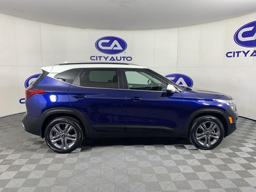 Dark Ocean Blue/White Roof 2021 Kia Seltos S