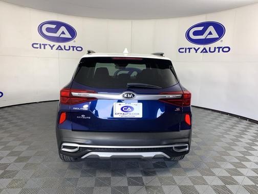 Dark Ocean Blue/White Roof 2021 Kia Seltos S