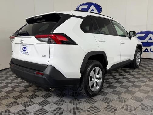 2020 Toyota RAV4 LE