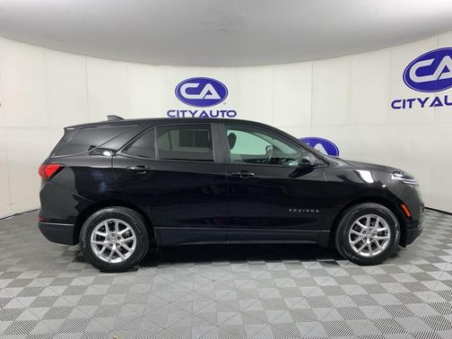 Mosaic Black Metallic 2022 Chevrolet Equinox LS