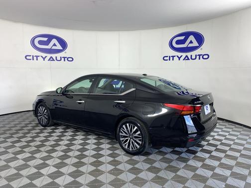 Super Black 2025 Nissan Altima SV FWD