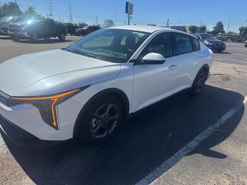 Snow White Pearl 2025 Kia K4 LXS