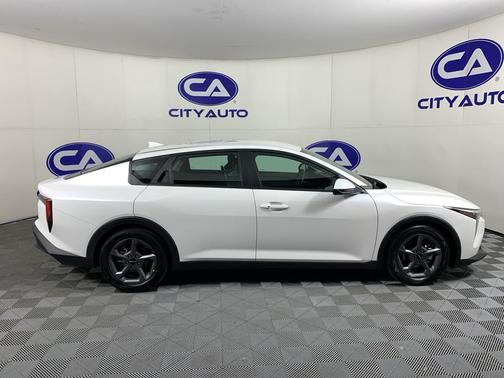 Snow White Pearl 2025 Kia K4 LXS
