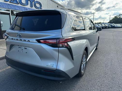 Celestial Silver Metallic 2021 Toyota Sienna LE