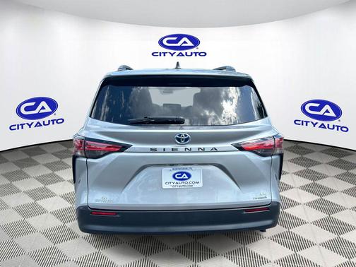 Celestial Silver Metallic 2021 Toyota Sienna LE