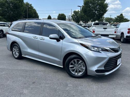 Celestial Silver Metallic 2021 Toyota Sienna LE