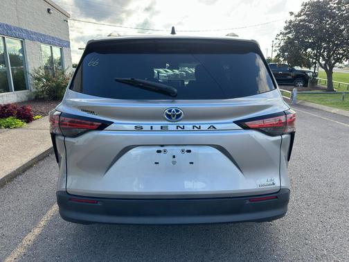 Celestial Silver Metallic 2021 Toyota Sienna LE