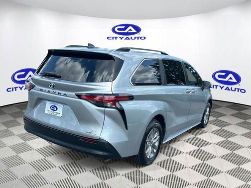 Celestial Silver Metallic 2021 Toyota Sienna LE