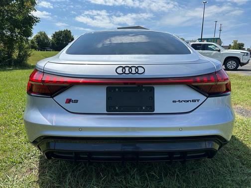 Florett Silver Metallic 2022 Audi RS e-tron GT quattro