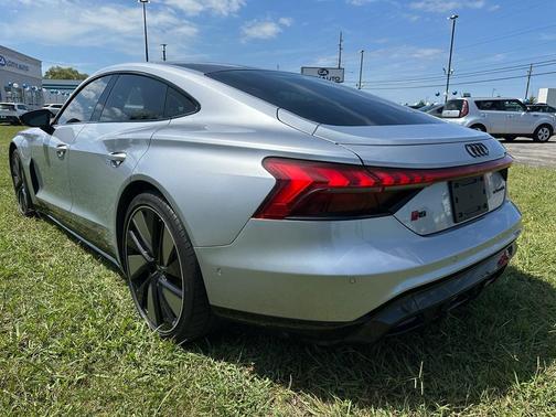Florett Silver Metallic 2022 Audi RS e-tron GT quattro