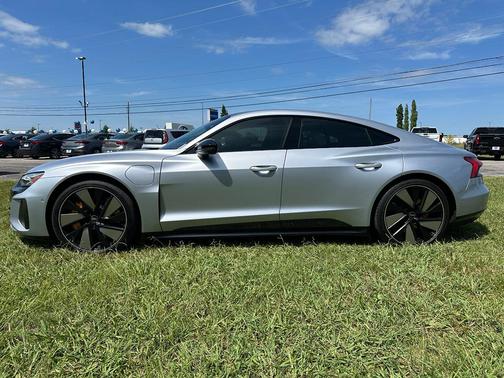 Florett Silver Metallic 2022 Audi RS e-tron GT quattro