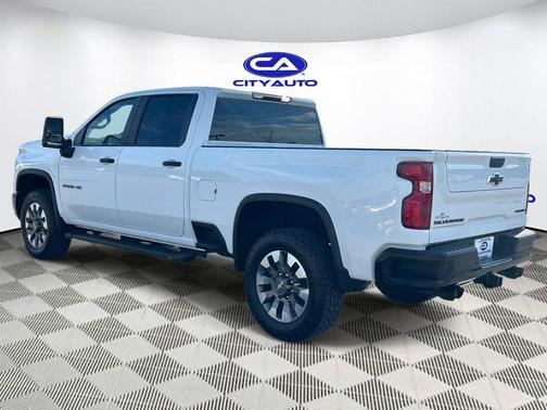 Summit White 2024 Chevrolet Silverado 2500 Custom