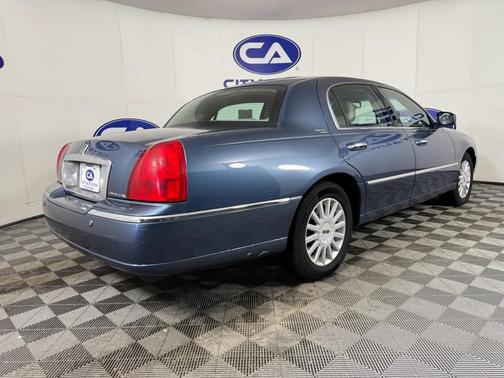 2005 Lincoln Town Car Signature