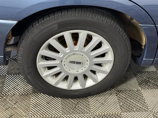 2005 Lincoln Town Car Signature