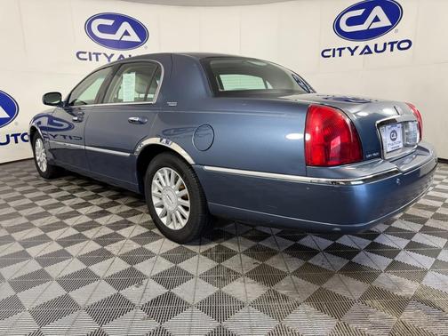 2005 Lincoln Town Car Signature