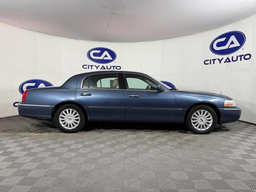 2005 Lincoln Town Car Signature