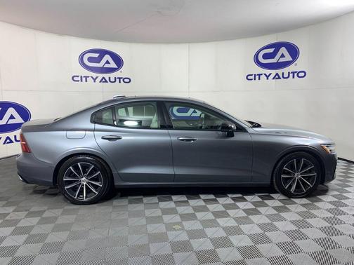 2021 Volvo S60 T5 Momentum