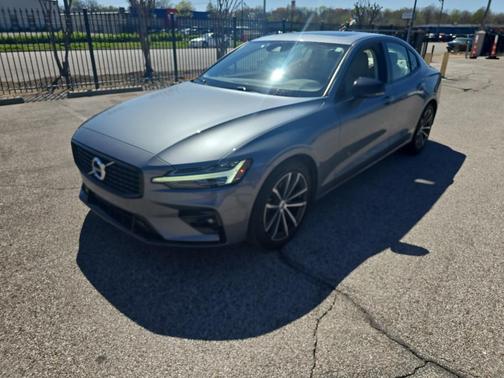 2021 Volvo S60 T5 Momentum