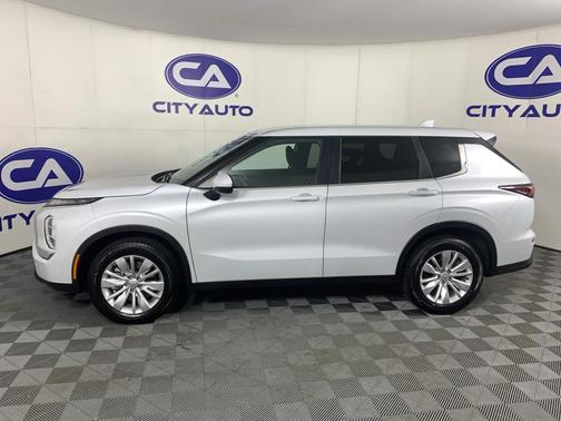 White Diamond 2025 Mitsubishi Outlander ES