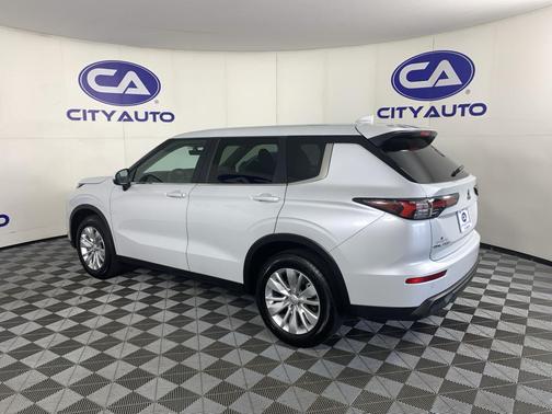 White Diamond 2025 Mitsubishi Outlander ES