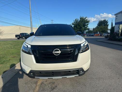 2024 Nissan Pathfinder Platinum 4WD